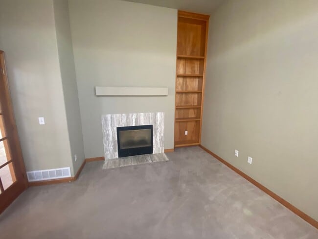 Building Photo - Large Home in Piney Creek