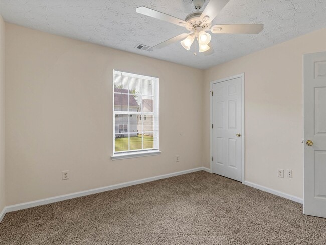 Building Photo - 310 Sarasota Ln