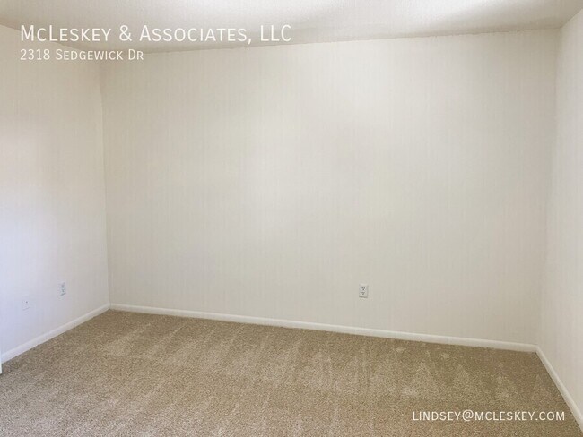 Building Photo - 2318 Sedgewick Dr