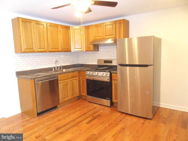 Building Photo - 160 Cotton St