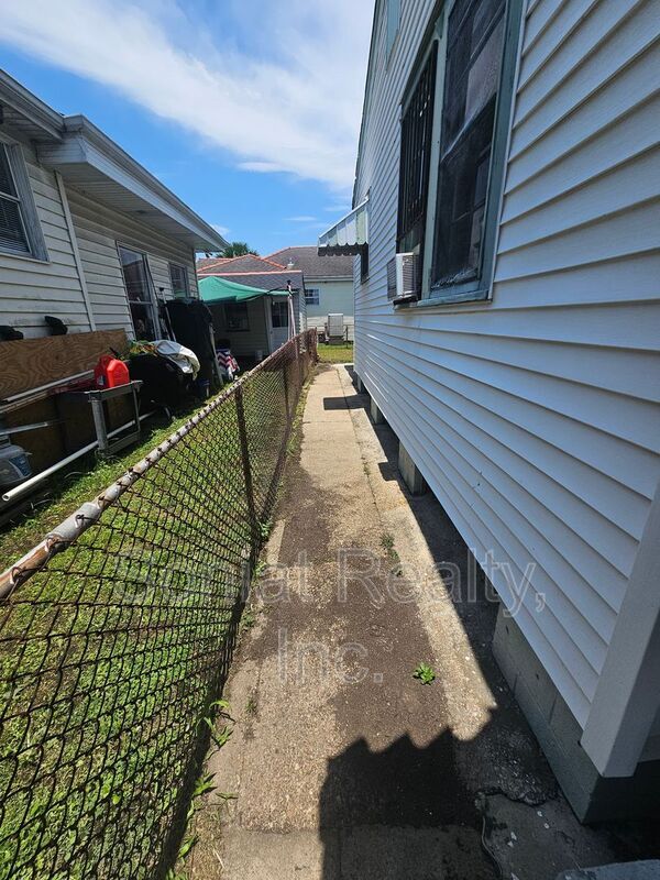 Building Photo - 3506 Live Oak St