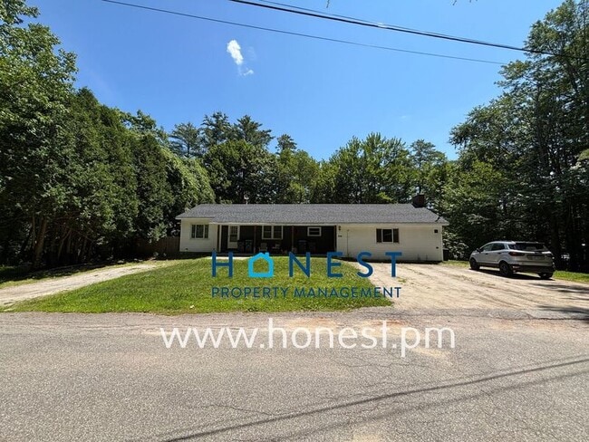 Building Photo - 206 Derosay St