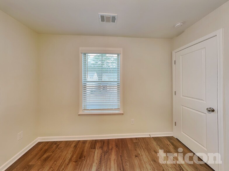 Building Photo - 203 Chapelcrest Ln