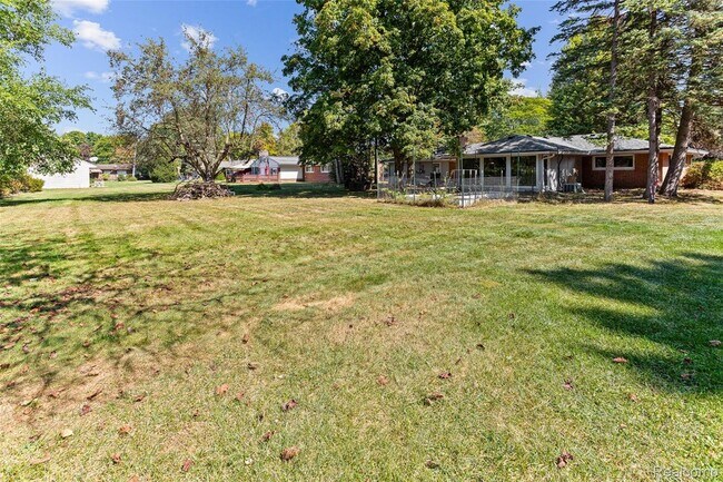 Building Photo - 3765 Ruthland Rd