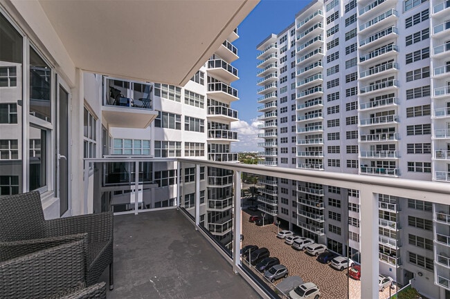 Building Photo - 3700 Galt Ocean Dr
