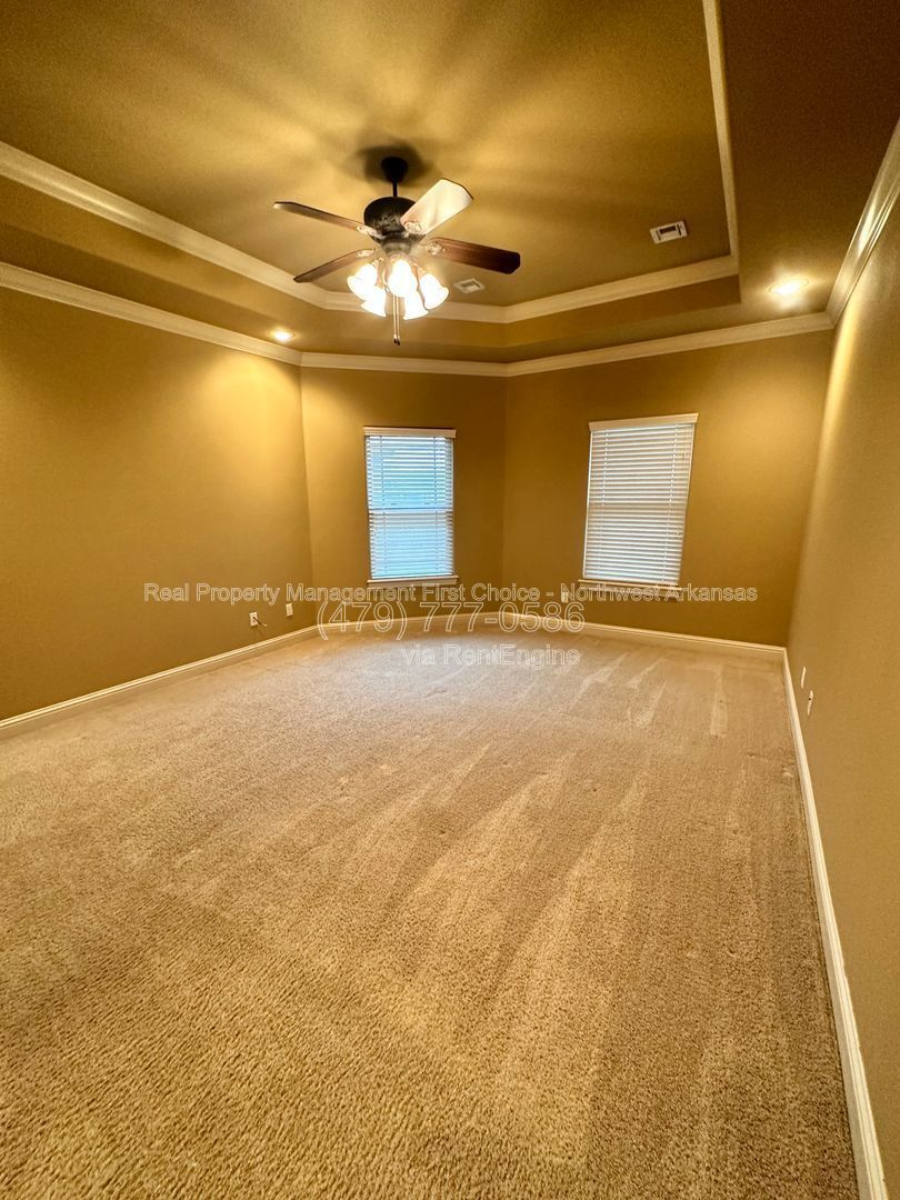 Building Photo - 2006 W Morter Pl