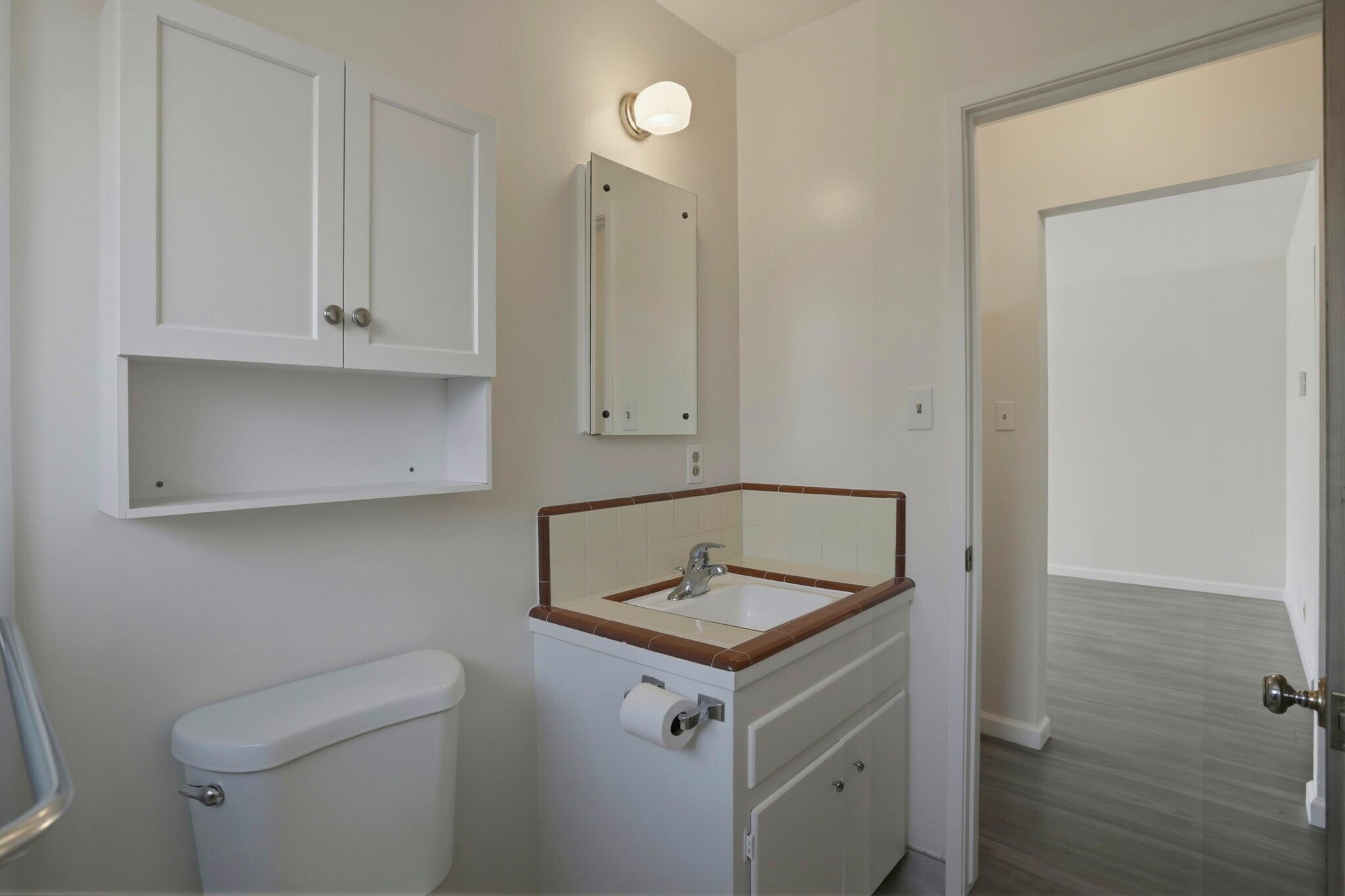 Building Photo - 2105 Royal Dr