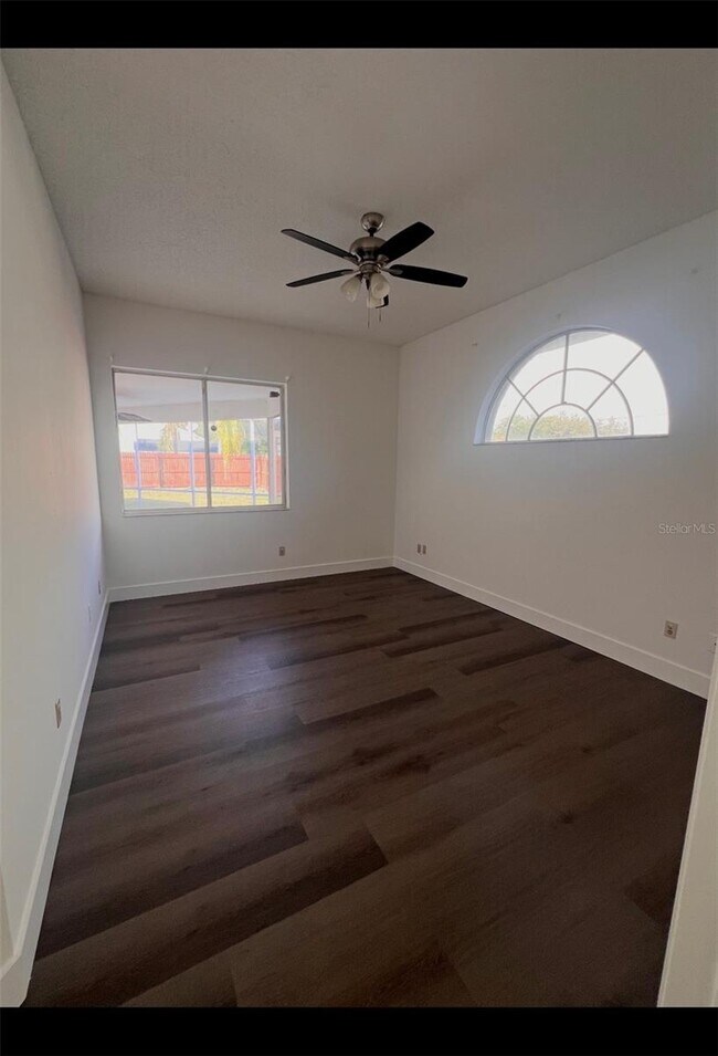 Building Photo - 9224 Sunflower Dr