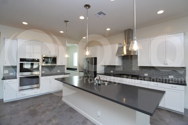 Building Photo - 1222 E La Mirada Dr