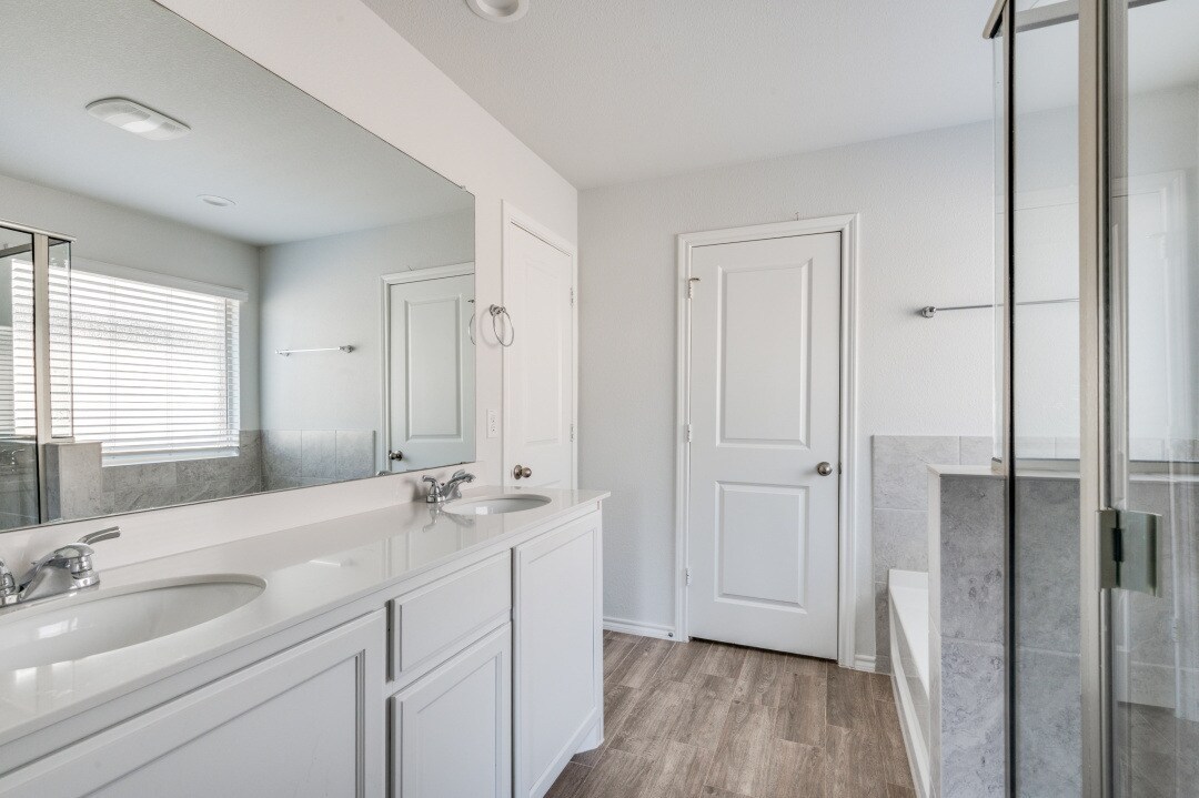 Building Photo - 10128 Boxelder Dr