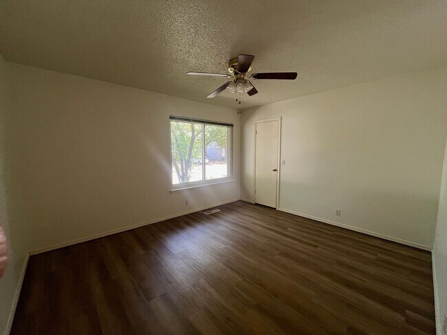 Building Photo - Charming 3-Bed, 2-Bath Home in South Tulsa