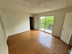 Building Photo - 1085 Linde Ave
