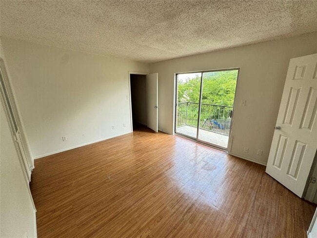 Primary Photo - 1085 Linde Ave