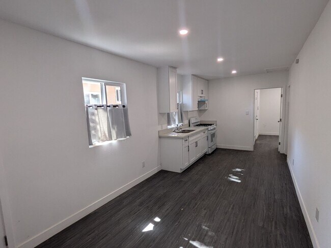 Building Photo - Wonderful 3-bedroom: