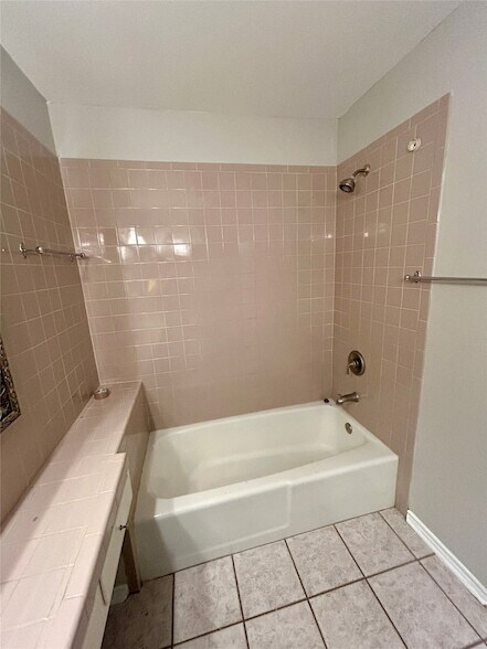 Building Photo - 1408 Kiowa Dr
