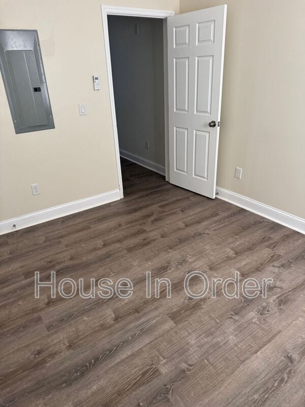 Building Photo - 200 Cowan St