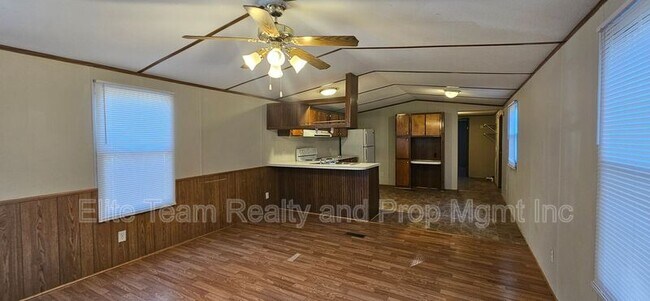 Building Photo - 3103 Cedarvale Rd