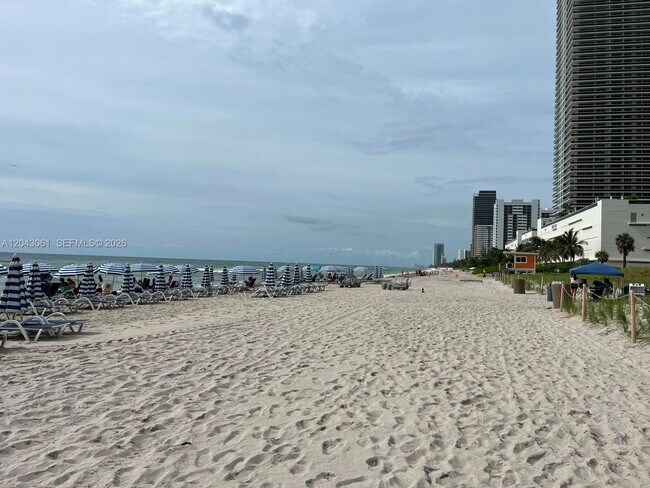 Building Photo - 4001 S Ocean Dr