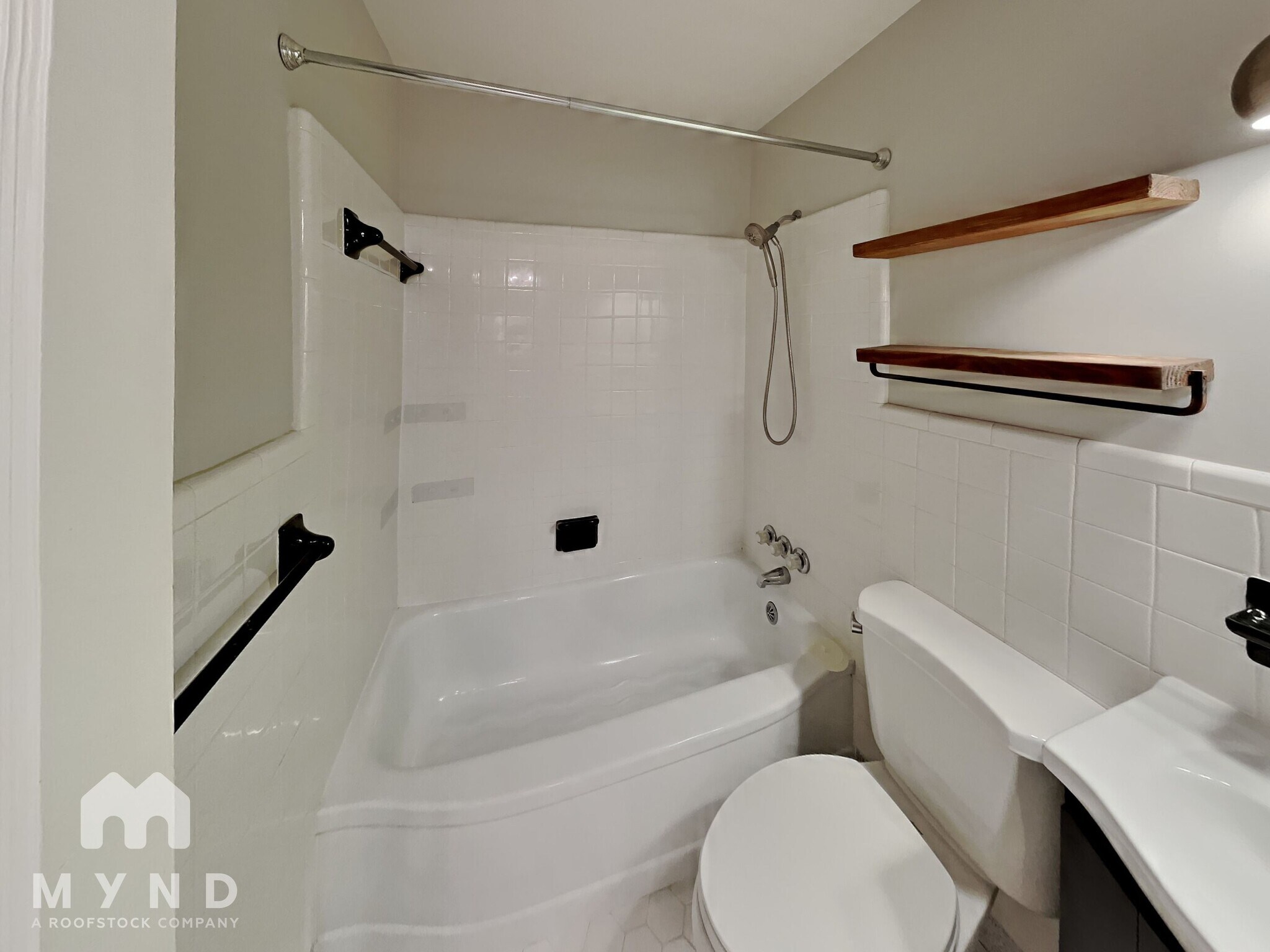 Building Photo - 3120 Skyland Dr NE