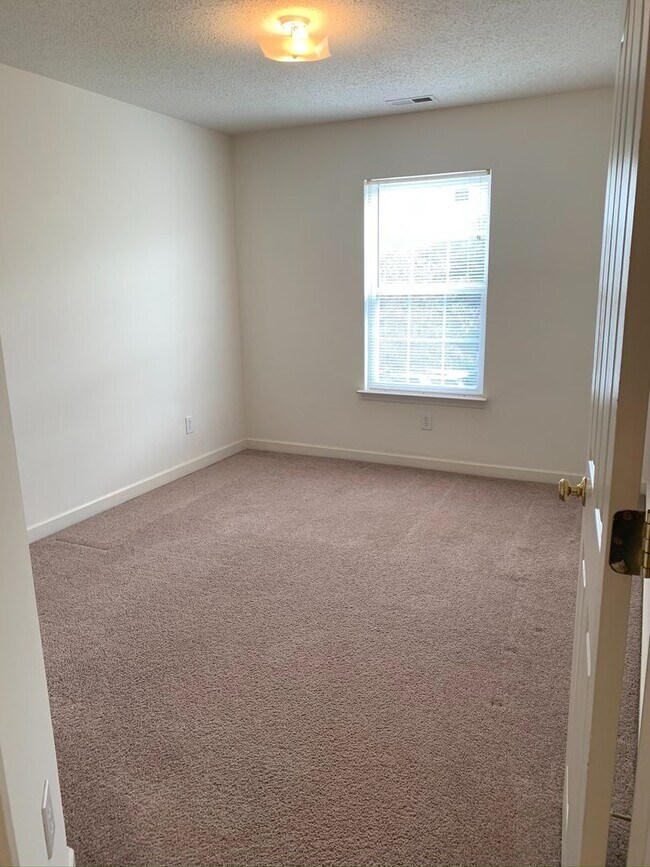 Building Photo - 179 Clusters Cir