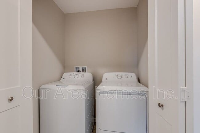 Building Photo - 6773 Gingham Ct