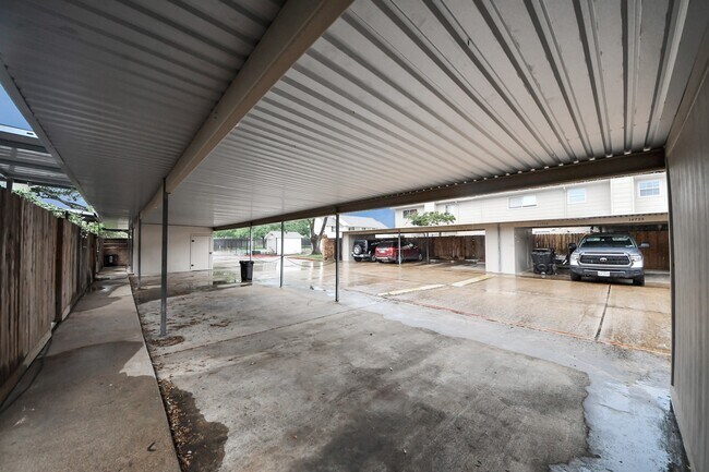 Building Photo - 14647 Perthshire Rd