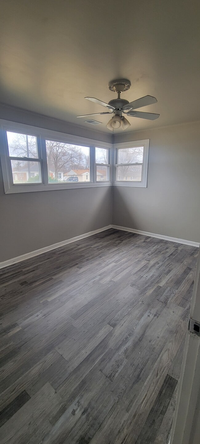 Building Photo - 235 Indianwood Blvd