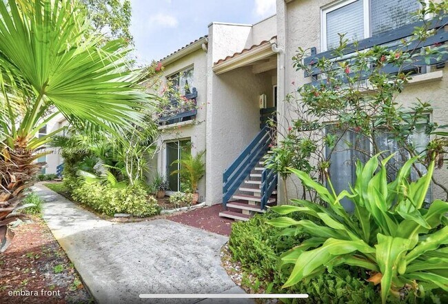 Building Photo - 5332 NE 6th Ave