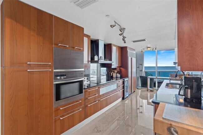 Building Photo - 1600 S Ocean Blvd