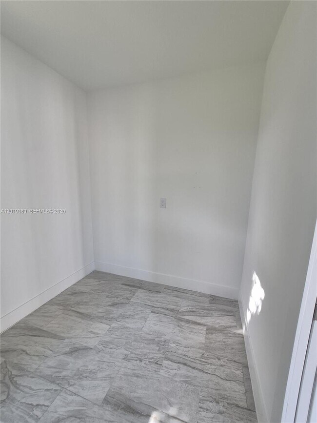 Building Photo - 3820 Embers Pkwy W