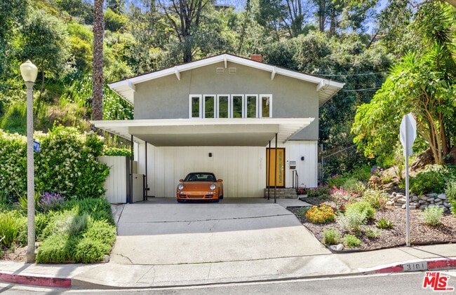 Building Photo - 3101 Beachwood Dr