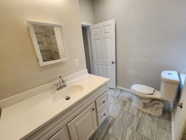 Building Photo - Beautiful 3 bed 3.5 Bath home