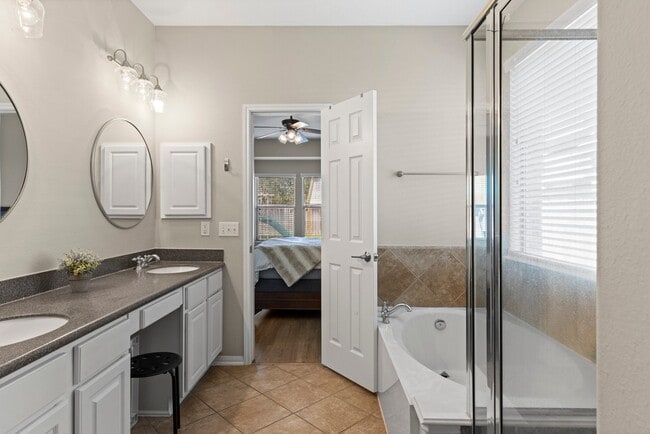 Building Photo - 63 W Lasting Spring Cir