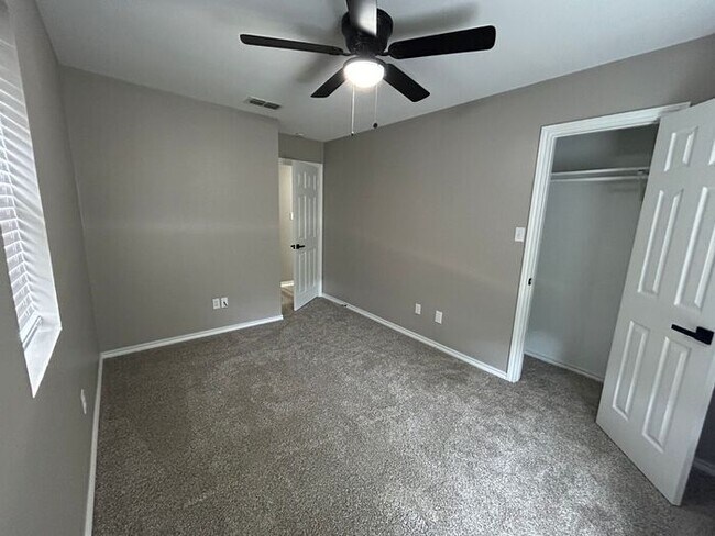 Building Photo - Lakeside Dream Home: Fully Remodeled 4BD/2BA Near Loop 323