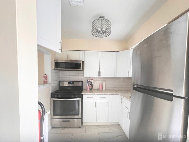 Building Photo - 45 Old Millstone Dr