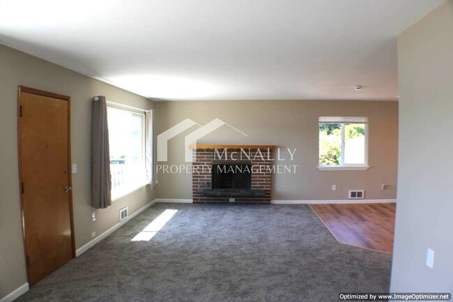 Building Photo - View 2-Bedroom Upper-Level Unit in Gig Harbor