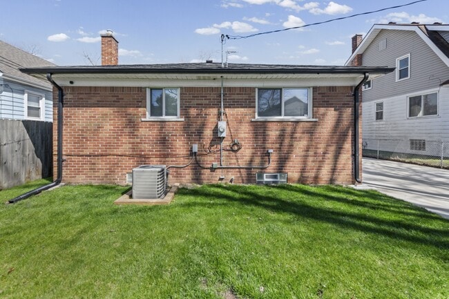 Building Photo - 22055 Elmwood Ave