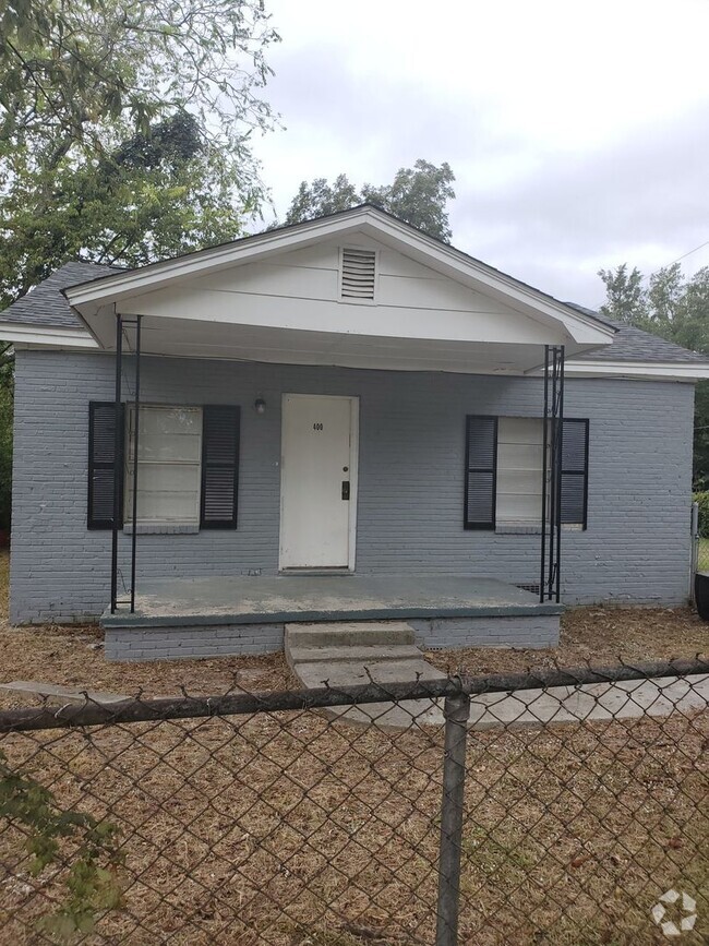 Building Photo - 3 Bedroom 1 Bath Available NOW!