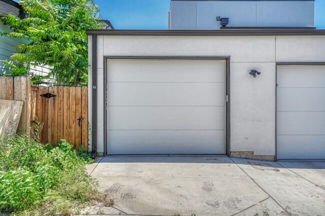 Building Photo - 1231 Newton St