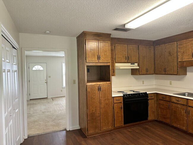 Building Photo - 6119 B Vinnie Dr