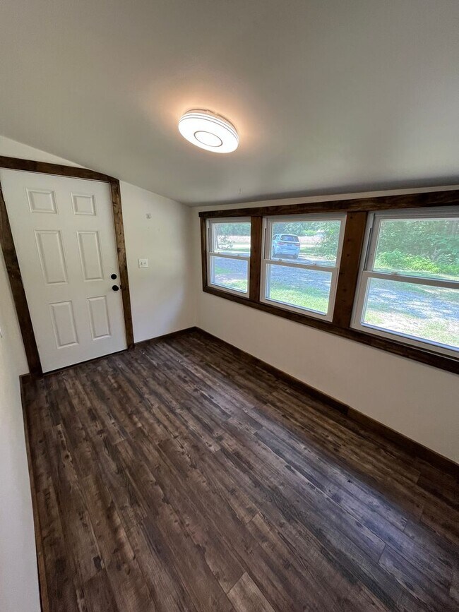 Building Photo - Charming 2 Bedroom Home Located In Holly Springs NC!!!