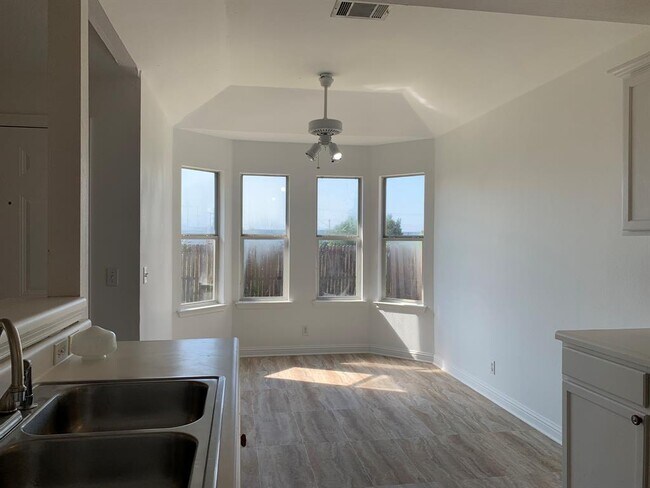 Building Photo - 210 Evergreen Cir