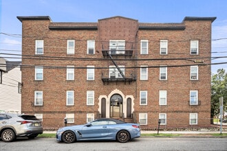 Building Photo - 33 Franklin Pl