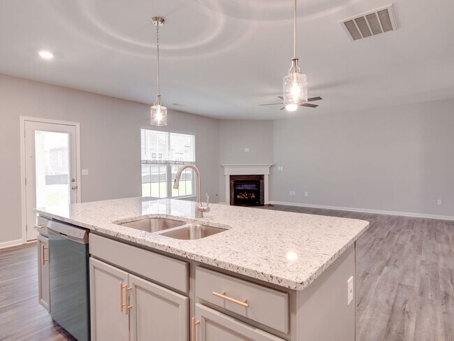 Building Photo - Stunning 2022 Build in Lexington!