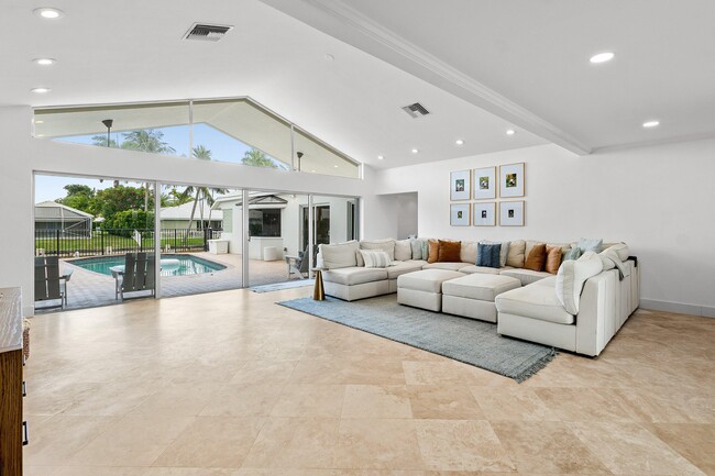 Building Photo - 1332 Tamarind Way