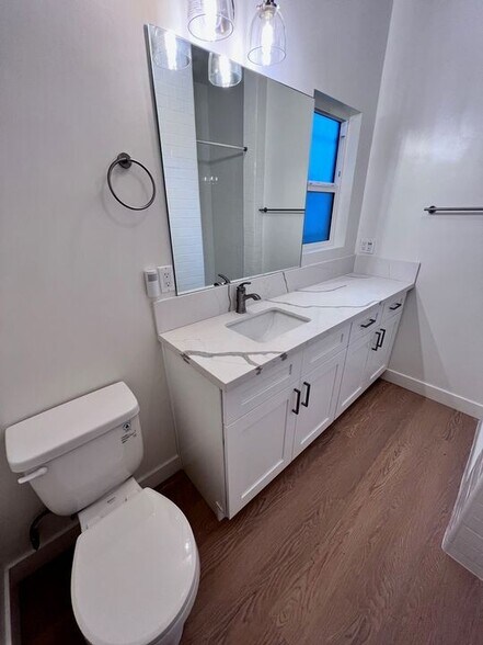 Building Photo - 559 Normandie Ave