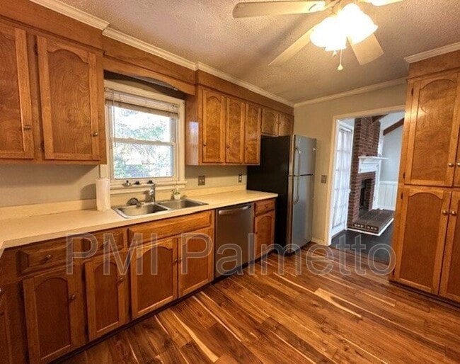 Building Photo - 105 Larkspur Ct