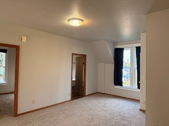 Building Photo - M1614 #1-3