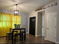 Building Photo - 2866 Elm Ave