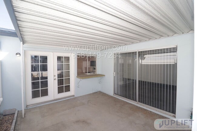 Building Photo - 3839 Vista Campana S